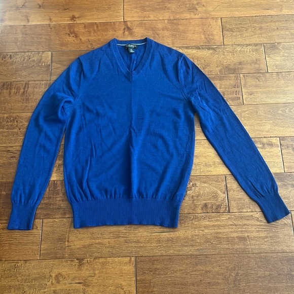 Banana Republic Extra Fine Merino Wool V Neck Sweater Size M - Picture 2 of 11